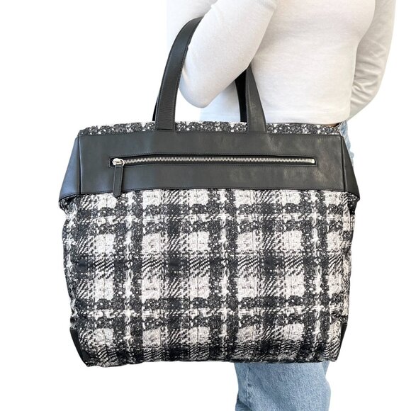CHANEL Vintage 2013 CC Logo Tweed Print Tote Bag Black Silver Nylon [105104] - Picture 3 of 13